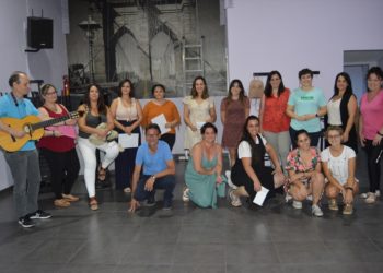 Chirigota femenina de la Colonia