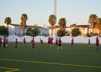 Entrenamiento alevín CD Colonial