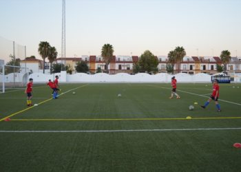 La cantera del Club Deportivo Colonial vuelve a los entrenamientos cinco meses después
