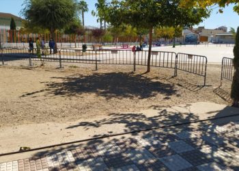 Ayuntamiento y AMPA sufragan la obra de hormigonado de uno de los accesos al Colegio García Lorca