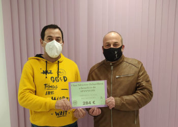 Entrega a Apannedis de la recaudación de la I San Silvestre Ochavillera