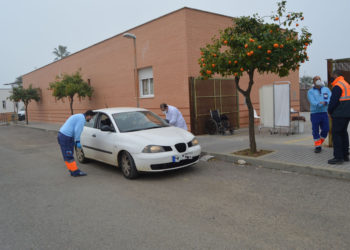 Unos 150 mayores entre 93 y 80 años se vacunan en el auto-covid del Centro de Salud