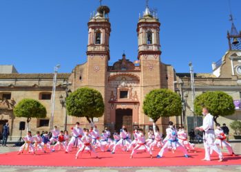La Plaza Real acoge una exhibición de karate