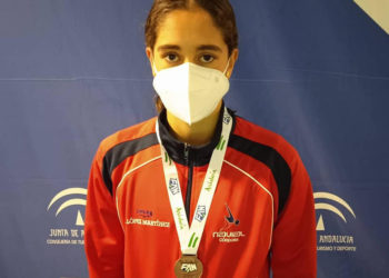 Lorena López se alza con tres bronces en el Campeonato de Andalucía de Natación
