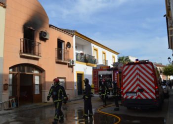 Incendio en una vivienda de la calle Algarrobo
