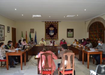 El Pleno aprueba denominar dos espacios públicos con los nombres de Ana Bella Tristel y Víctor Manuel Cepedello