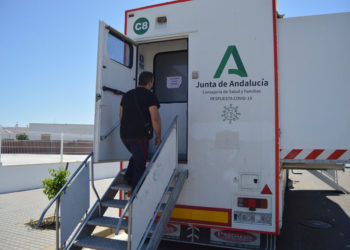 Solo el 46% de las personas citadas acudió ayer al cribado