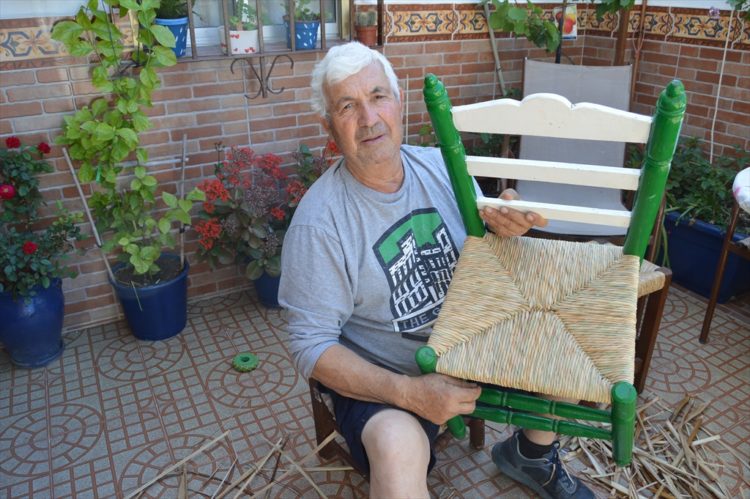 Francisco Rivero, artesano de la enea en Fuente Carreteros - Fuente