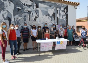 Recogen firmas ante el cierre de la unidad de Infantil en el Colegio Blas Infante