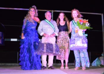 Laura Gallego exhibe su poderío en la feria conmemorativa de Ochavillo