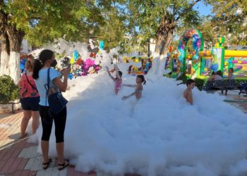 Juegos de agua y animación infantil inauguran el programa conmemorativo de feria de Ochavillo del Río
