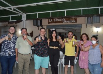 Manolo Sánchez, más cerca de patentar la primera cerveza artesana colona