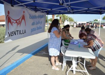 La AMPA de La Ventilla recoge firmas en protesta por el cierre de una unidad escolar