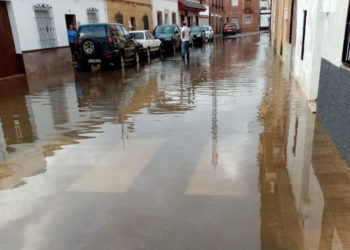 Los vecinos de la calle Laguna reclamarán al Ayuntamiento una solución tras la inundación de ayer