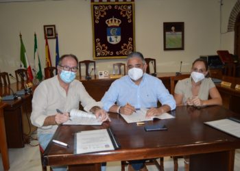 Ayuntamiento y Empresarios firman el convenio de Fuente Palmera de Boda 2021