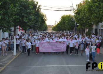 Marcha contra el cáncer de mama por Fuente Palmera