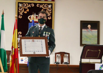 El sargento, Antonio J. Fernández Panadero, distinguido con la Cruz de la Orden del Mérito Civil
