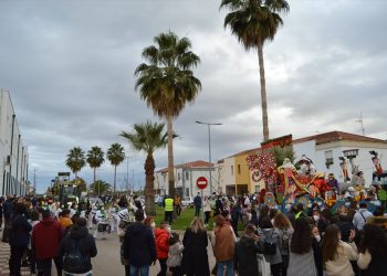 Los Reyes Magos devuelven la ilusión a Fuente Palmera con una cabalgata a la vieja usanza