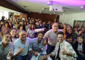 Otoño Cultural: El Bizcocho dedica un pasodoble al corte de luz de Fuente Palmera con la ayuda del público